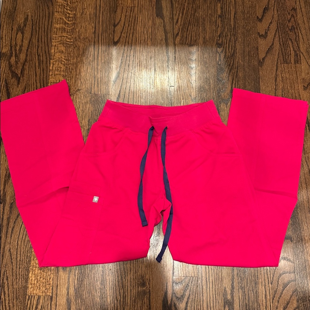 Fig size, small regular length, scrub bottoms